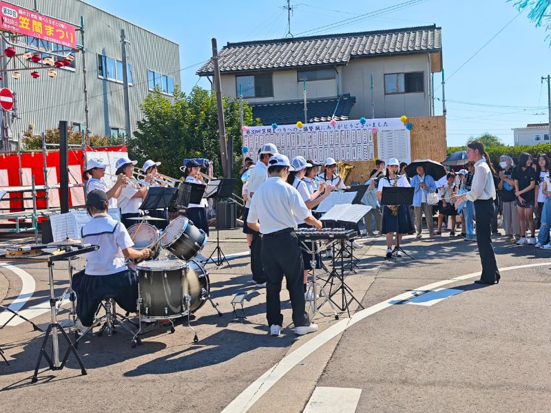 白山市立笠間中学校 吹奏楽部の演奏シーン 笠間まつり2025